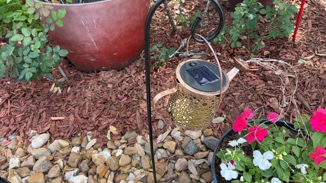 Solar Lights Outdoor Decorative, Metal Watering Can Lights Waterproof, Small Hanging Garden Decor Yard Outside Patio Lawn, Gifts for Mom Grandma Women Birthday(Warm White)